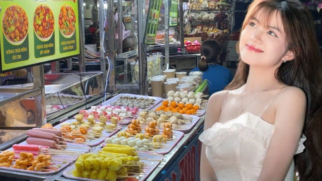 Can Tho Night Market 🇻🇳 | Busy Street Food Scene & Night Walk 4K | 6:50 PM
